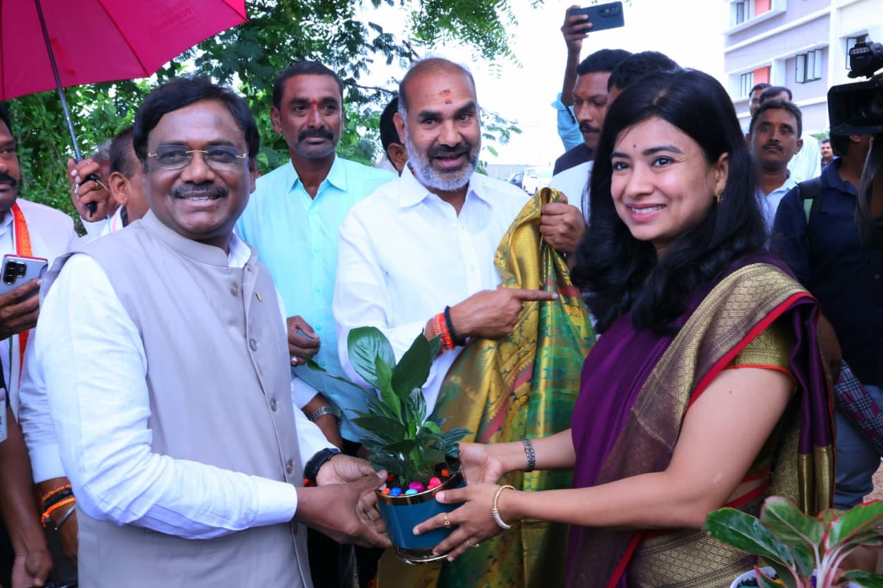 హాజరైన డైరెక్టర్ ఉపాధి కల్పన అండ్ శిక్షణా శాఖ ఏ నిర్మల క్రాంతి వెస్లీ, జిల్లా కలెక్టర్ గరిమ అగ్రవాల్, ఎస్పీ మహేష్ బి గితె